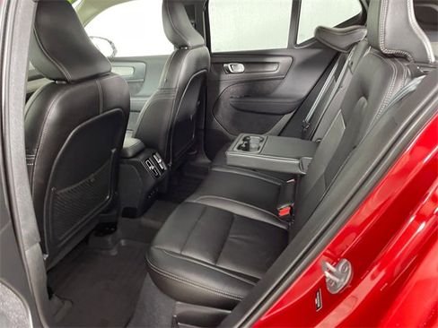 Used 2024 Volvo XC40 B5 Plus w/ Protection Package Premier image 19