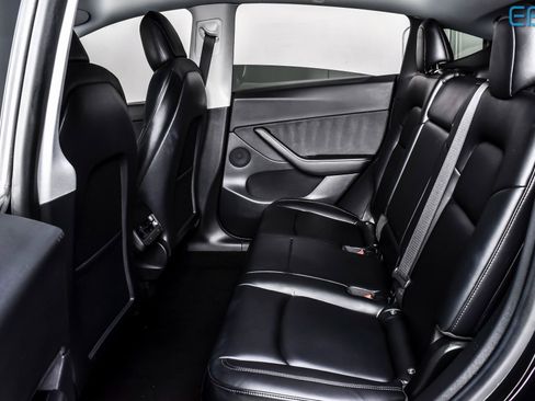 Used 2021 Tesla Model Y Long Range image 18