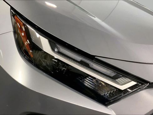 Used 2024 Toyota RAV4 LE AWD/4WD image 28