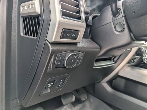 Used 2018 Ford F150 Platinum w/ Equipment Group 701A Luxury image 12