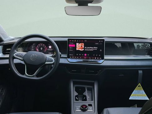 New 2026 Volkswagen Tiguan SE image 13