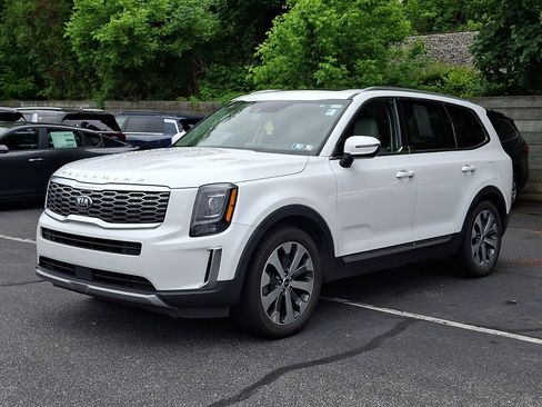 Used 2020 Kia Telluride EX w/ EX Premium Package FWD image 2