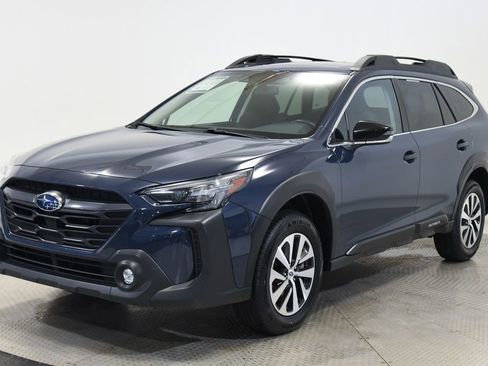 Used 2025 Subaru Outback Premium AWD/4WD image 9
