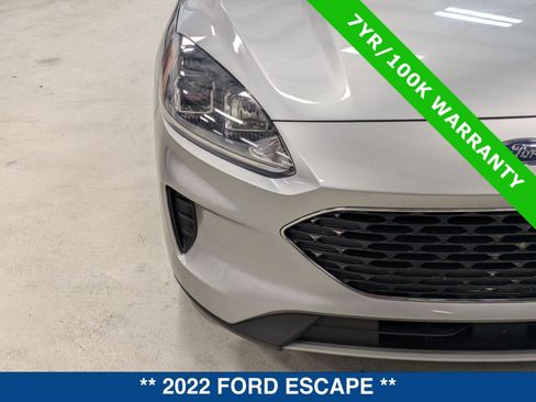 Used 2022 Ford Escape SE image 9