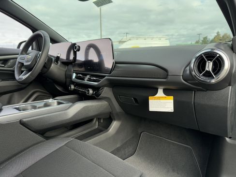 New 2026 Chevrolet Equinox EV LT image 19