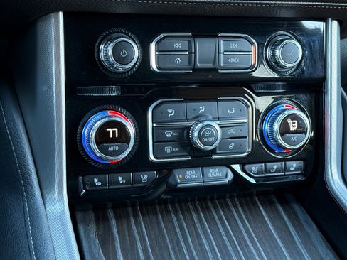 Used 2024 GMC Yukon XL Denali w/ Denali Reserve Package image 28