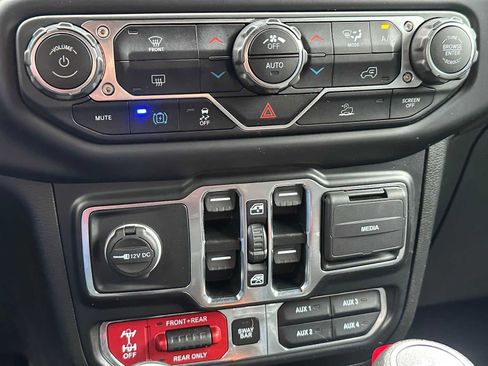 Used 2022 Jeep Wrangler Unlimited Rubicon 4xe AWD/4WD image 27