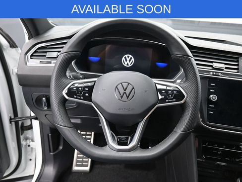 Used 2023 Volkswagen Tiguan SE R-Line image 16