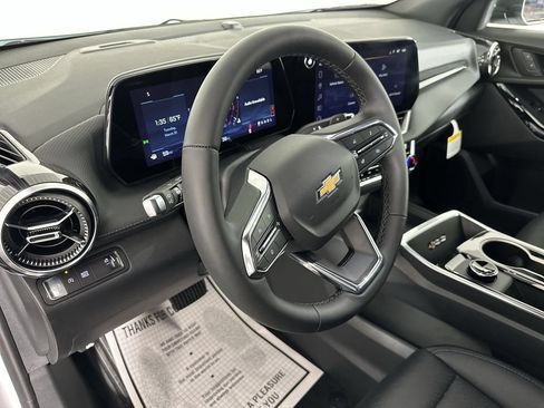 New 2026 Chevrolet Equinox LT w/ Convenience Package II FWD image 10