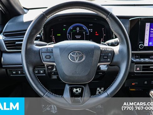 Used 2025 Toyota Camry SE image 30