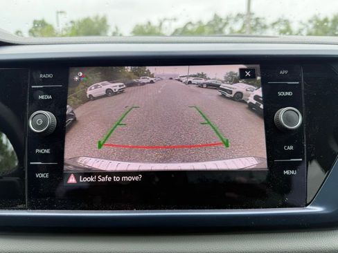 Used 2023 Volkswagen Taos SE w/ Panoramic Sunroof Package image 25