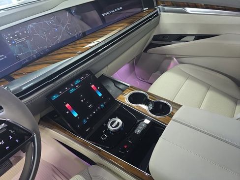 Certified 2025 Cadillac Escalade Sport Platinum w/ LPO, ONYX Package image 26