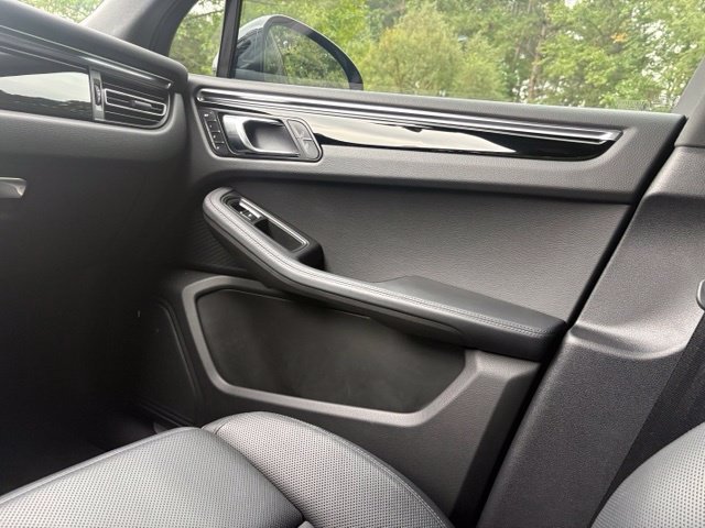 Used 2022 Porsche Macan S AWD/4WD image 24