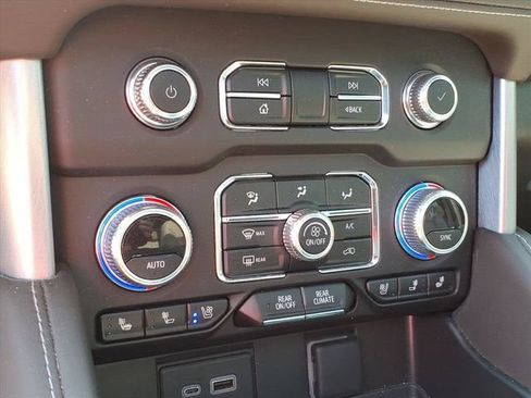Used 2023 GMC Yukon XL SLT w/ SLT Premium Package AWD/4WD image 20