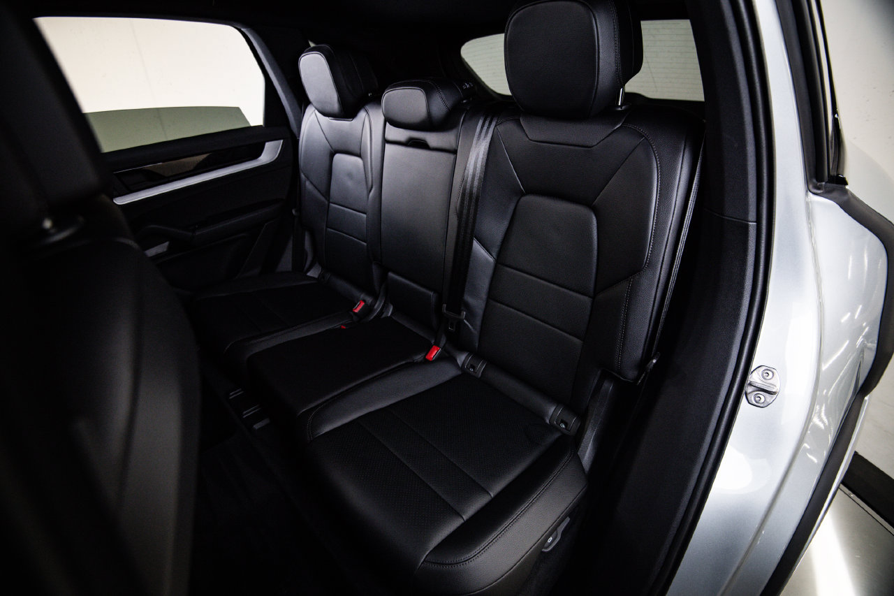 Certified 2026 Porsche Cayenne AWD/4WD image 24