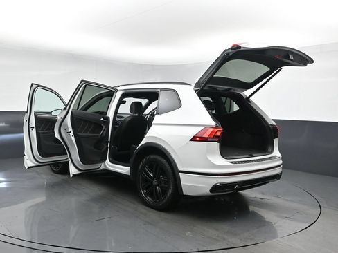 Used 2022 Volkswagen Tiguan SE R-Line AWD/4WD image 34