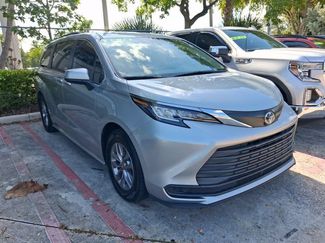 Used 2023 Toyota Sienna LE FWD video 1