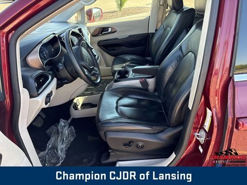 Used 2018 Chrysler Pacifica Touring-L Plus w/ Tire & Wheel Group image 17