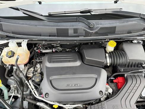 Used 2022 Chrysler Voyager LX image 20