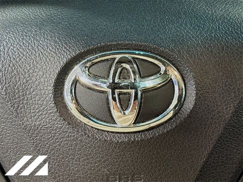 Used 2015 Toyota Camry SE image 32