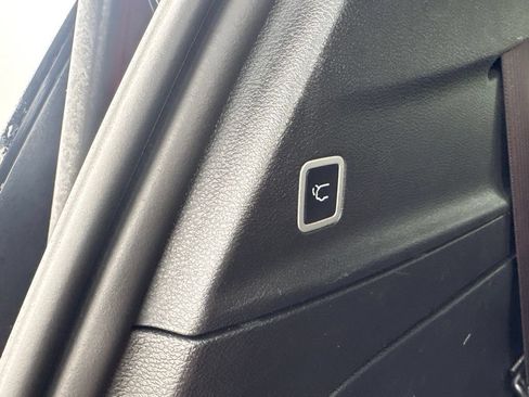 Used 2025 Chrysler Pacifica Select FWD image 9
