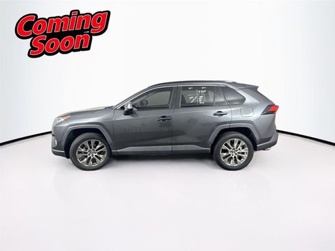 Used 2020 Toyota RAV4 XLE Premium image 9