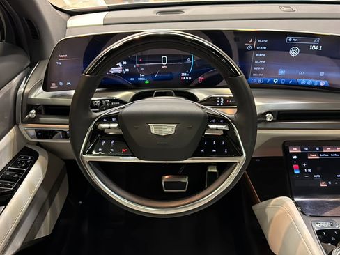 Used 2026 Cadillac Vistiq Luxury AWD/4WD image 14