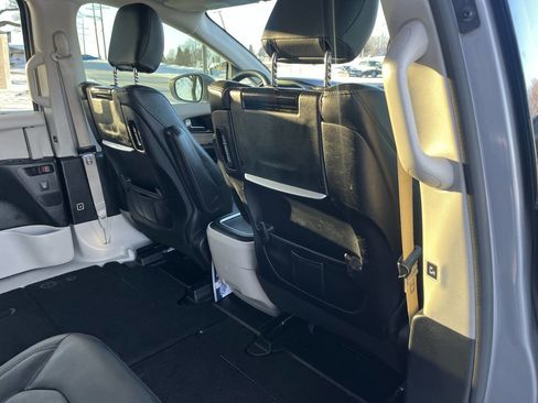Used 2020 Chrysler Pacifica Touring-L Plus image 36
