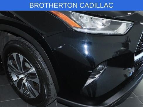 Used 2020 Toyota Highlander XLE AWD/4WD image 12