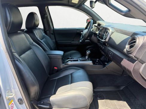 Used 2018 Toyota Tacoma TRD Off-Road w/ TRD Premium Off Road Package AWD/4WD image 22