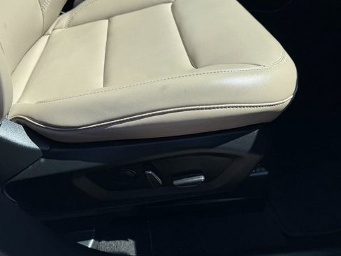 Used 2024 Ford Explorer XLT w/ Equipment Group 202A image 15