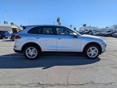 Used 2016 Porsche Cayenne S image 4