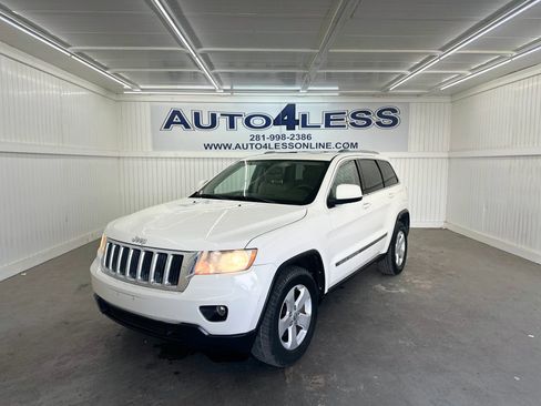 Used 2011 Jeep Grand Cherokee Laredo image 1
