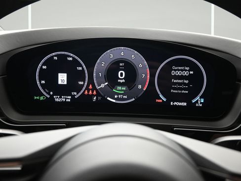 Certified 2025 Porsche Cayenne E-Hybrid AWD/4WD image 17