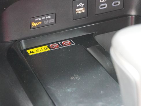 Used 2025 Toyota Camry SE w/ Convenience Package image 24