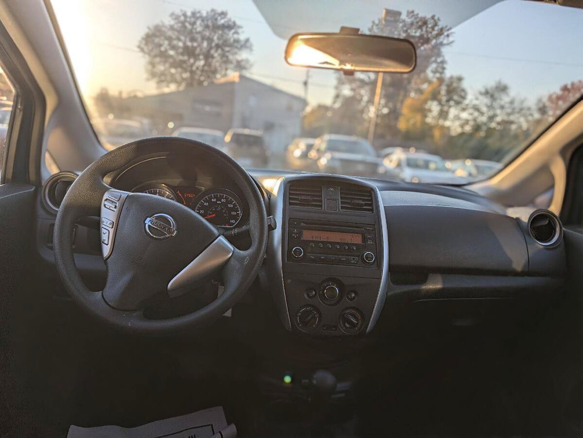Used 2016 Nissan Versa Note S Plus FWD image 2
