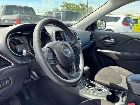 Used 2019 Jeep Cherokee Latitude w/ Popular Appearance Group AWD/4WD image 14