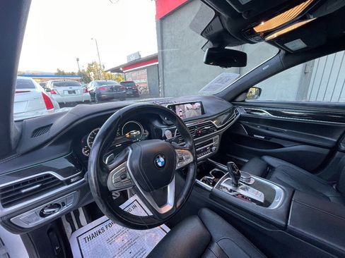 Used 2016 BMW 740i image 8