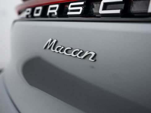 Certified 2024 Porsche Macan AWD/4WD image 28