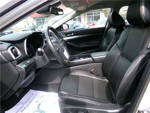 Used 2022 Nissan Maxima SV w/ Floor Mat Group FWD image 19