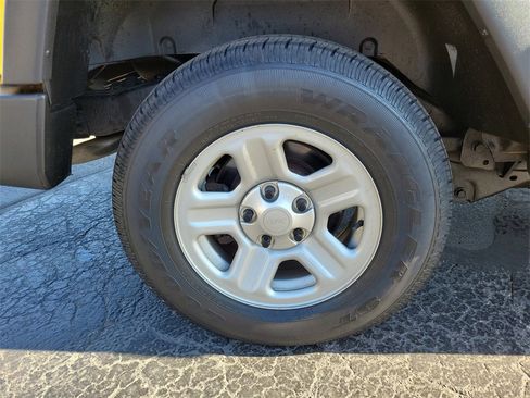 Used 2016 Jeep Wrangler Sport image 5