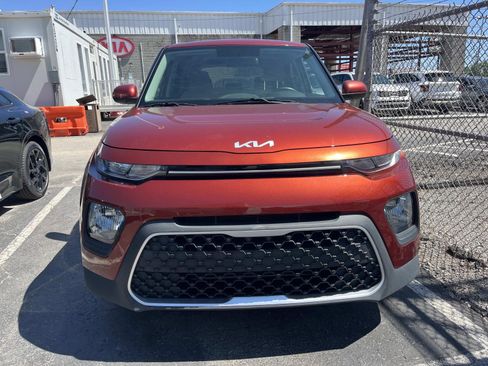 Used 2022 Kia Soul LX FWD image 1