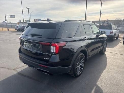 Used 2025 Ford Explorer ST-Line w/ ST-Line Street Pack image 3