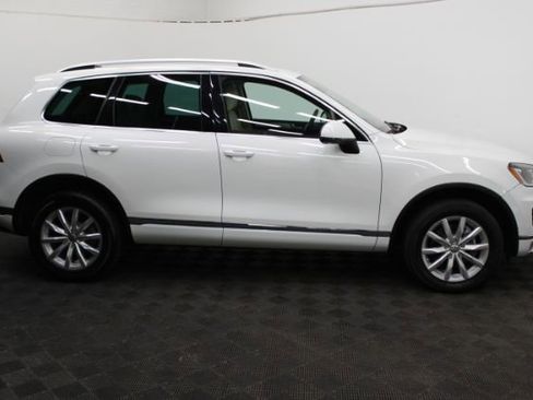 Used 2015 Volkswagen Touareg Sport image 4