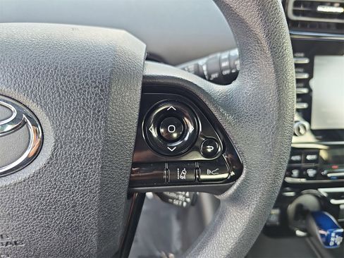 Used 2022 Toyota Prius L Eco image 17