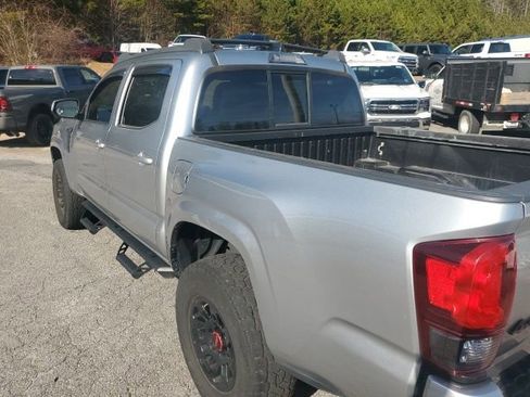 Used 2022 Toyota Tacoma SR image 11