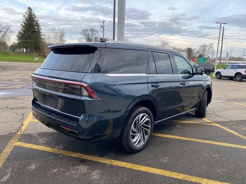 Used 2025 Lincoln Navigator Reserve AWD/4WD image 5