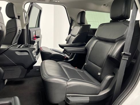 Used 2025 Ford Expedition Platinum image 13