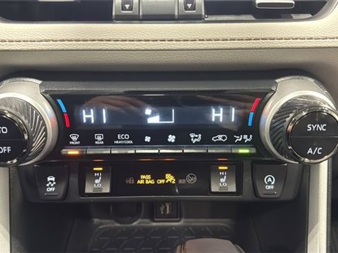 Used 2023 Toyota RAV4 XLE Premium image 16