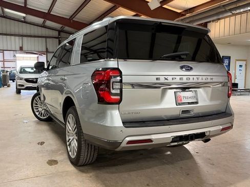 Used 2023 Ford Expedition Limited image 8